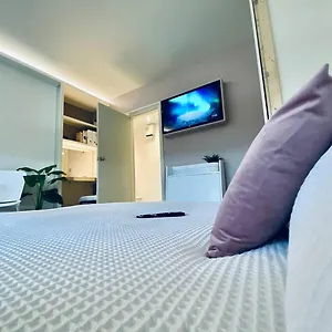  Apartment 12 Luxury Living Chic Steps From